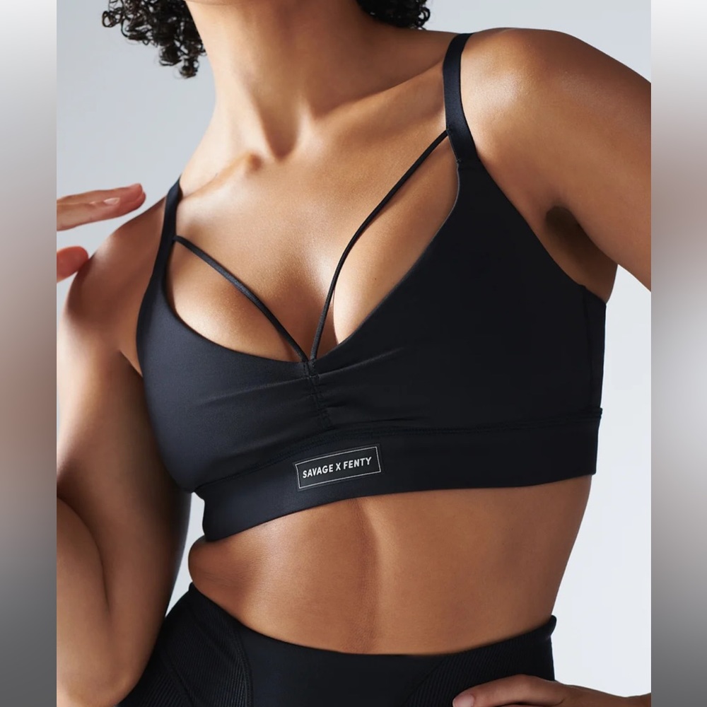 NWT Savage X Fenty Black Curve Alert Medium-Impact Sports Bra - Size M